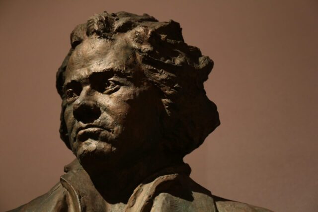 ベートーヴェンの生涯のエピソードとおすすめの代表曲